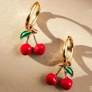 NWT ⚜️🍒⚜️ Piper K Gorgeous Red Cherry Earrings